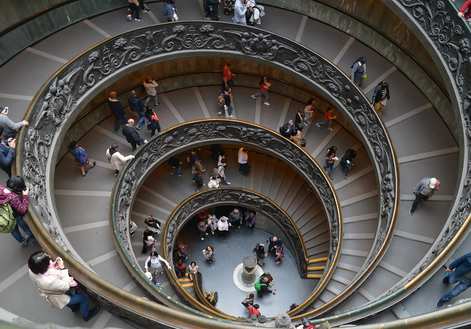 La scala elicoidale dei Musei Vaticani vista dall'alto